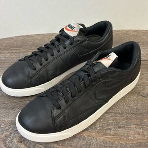 Nike Women’s Blazer Low LE AV9370-001 Size 10